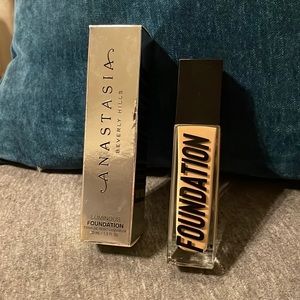 Anastasia Beverly Hills Luminous Foundation 250C